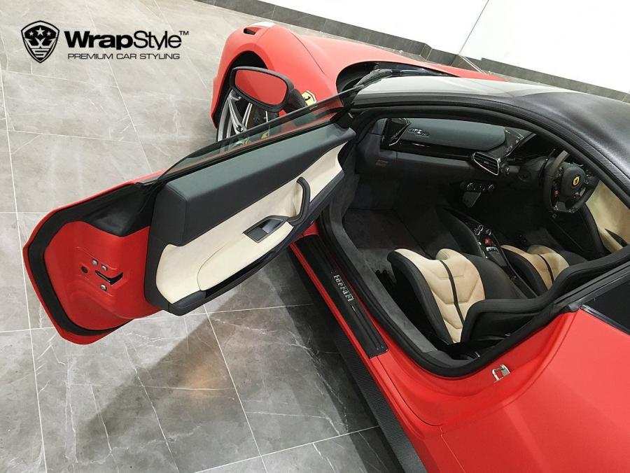 Интерьер Ferrari 458 Italia Red Matt by WrapStyle 2017 года  (фото 3 из 5)
